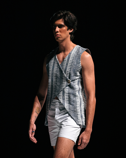 Origami Oriental — Blusa Estruturada Geométrica