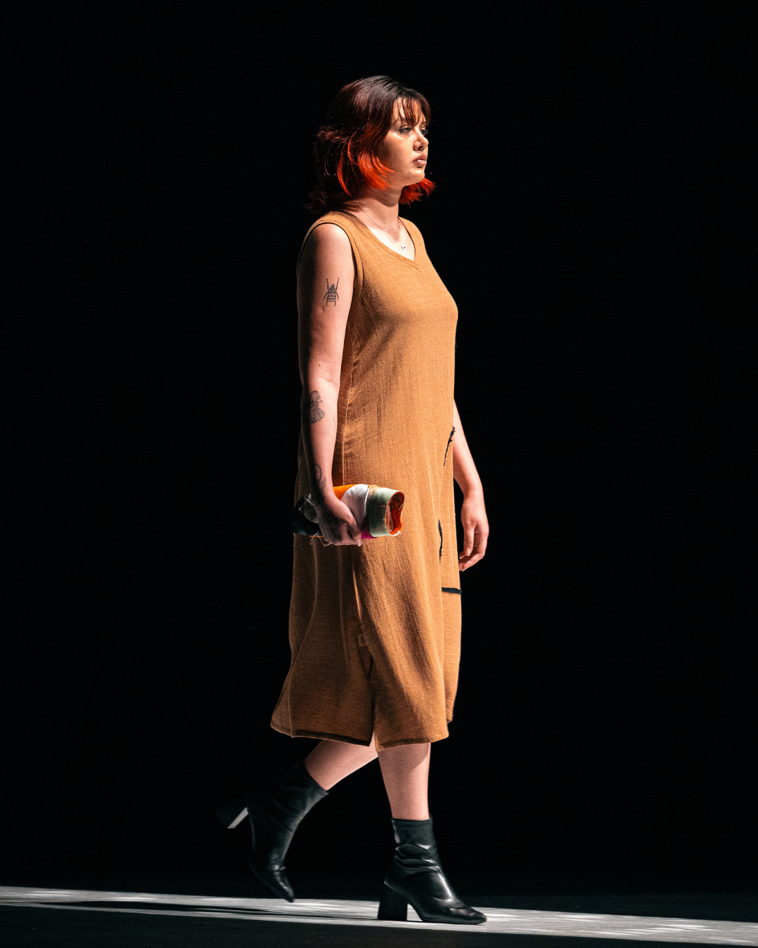 O Molde: A Linha Invisível — Vestido Midi em Trama Natural