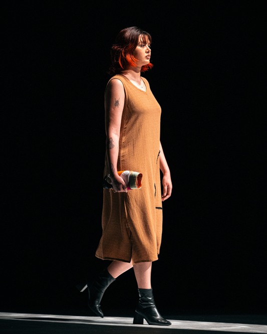 O Molde: A Linha Invisível — Vestido Midi em Trama Natural