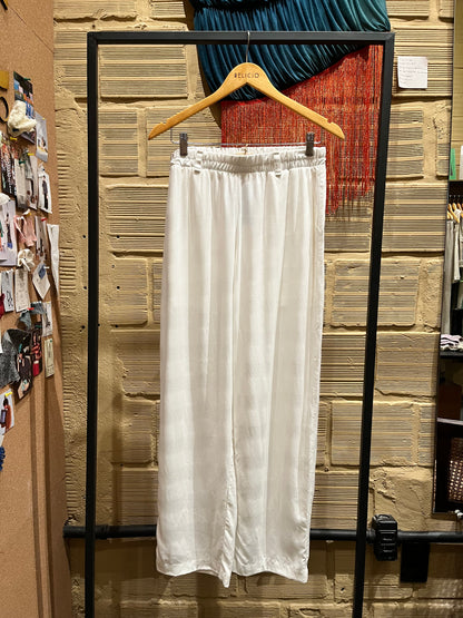 Calça de Viscose Leazing Off White “Listradinha”