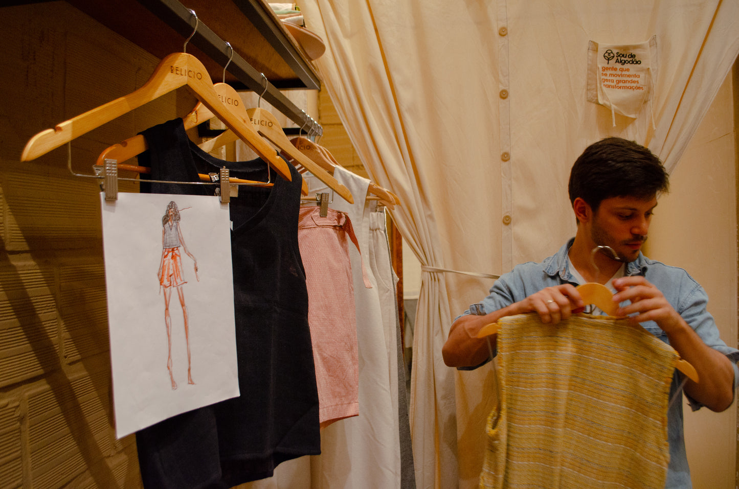 Vestido transpassado em tweed reciclado ''Faixa de luz''