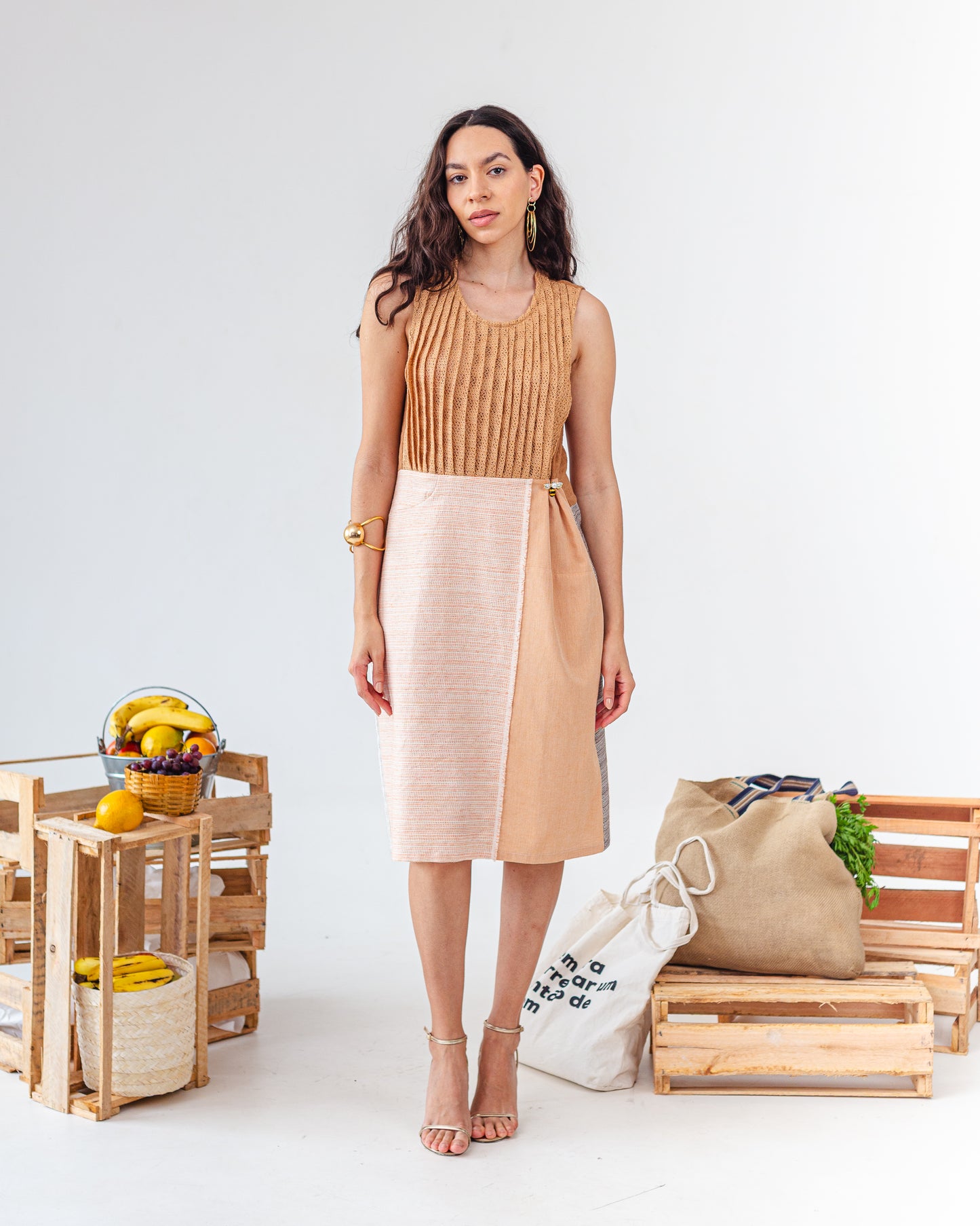 Vestido de Retalho Sem Manga ''Abelhinha''