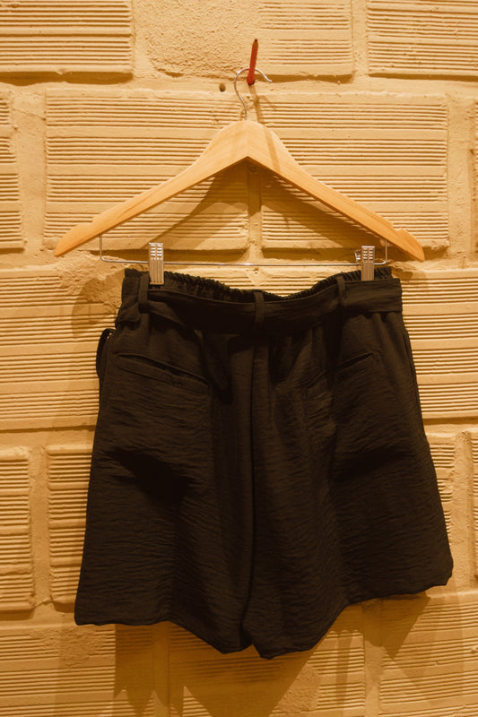Shorts em viscose preta ''Elástico ou alfaiataria''
